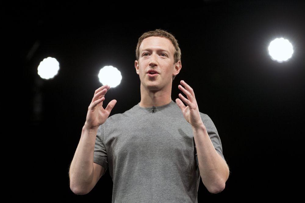BARCELONA, Feb. 22, 2016 (Xinhua) -- Founder and CEO of Facebook Mark Zuckerberg gives a speech during the unveiling ceremony of the new Samsung Galaxy S7 and Galaxy S7 edge smarthphones on the eve of the official start of the Mobile World Congress (MWC) in Barcelona, Spain, Feb. 21, 2016.(Xinhua/Lino De Vallier)